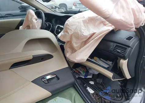 2015 Honda Accord Hybrid Ex-L z USA, uszkodzony, nr VIN 1HGCR6F5XFA014694